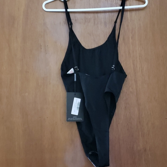 Pretty Little Thing Black Minimal Basic Swimsuit - Picture 2 of 9
